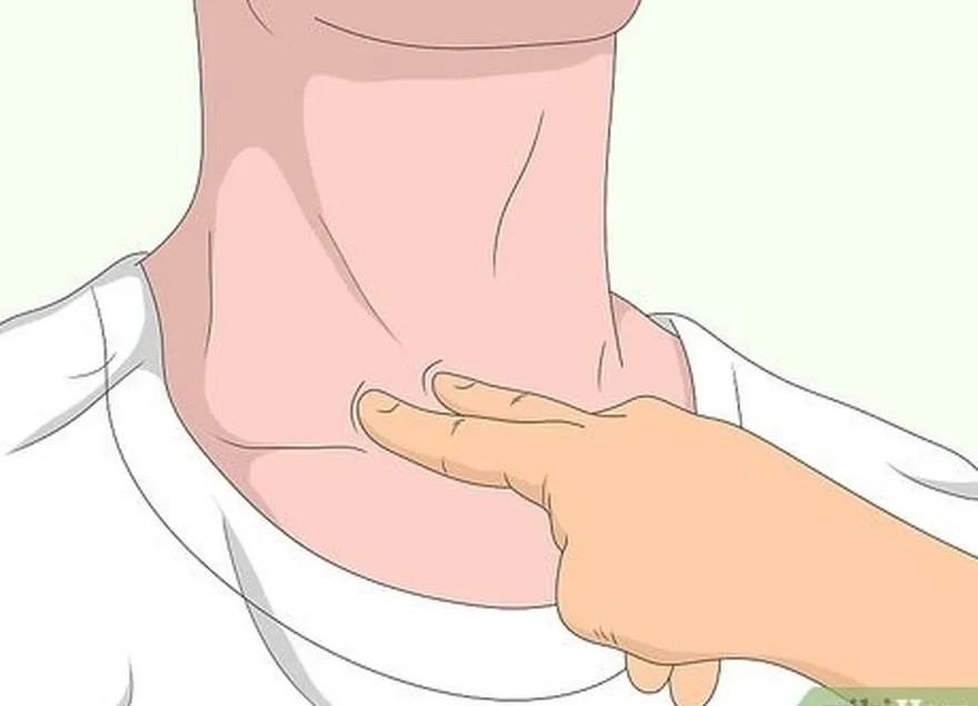 шаг 5 ударьте противника's throat with your fingers to stun them momentarily.