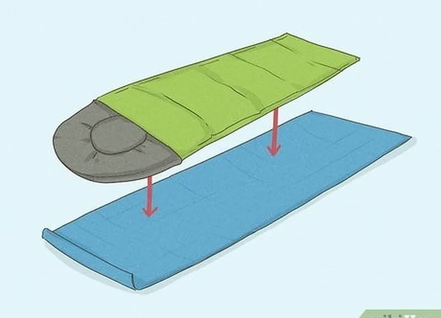 положите под спальный мешок коврик из кемпинговой пены.
