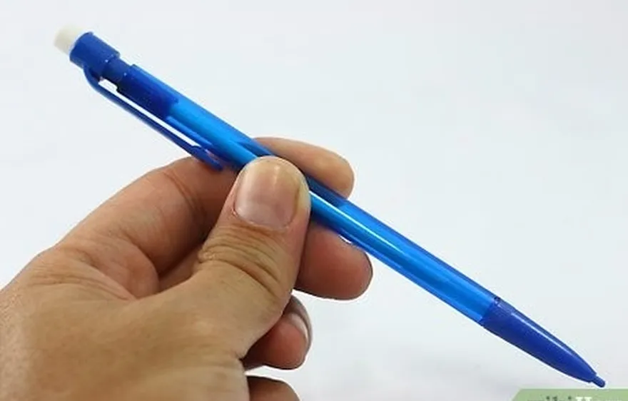 шаг 1 возьмите обычный механический карандаш bic.