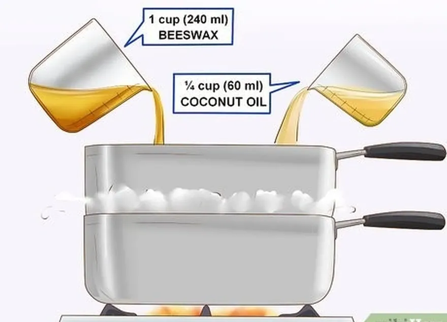 шаг 2 поместите пчелиный воск и кокосовое масло в верхнюю часть двойного бройлера.