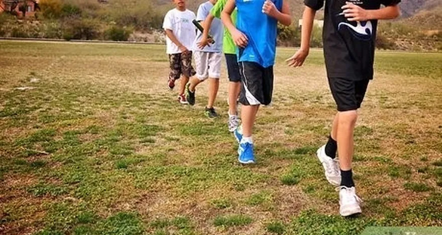 шаг 2 определите, кто's running during each part of the relay.