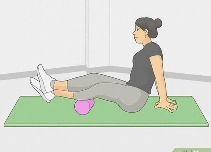 шаг 13 упражнения с поролоновым валиком