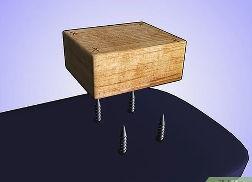 шаг 7 прикрепите палубу к блокам с помощью 3-4-дюймовых (7,5 см-10 см) винтов.