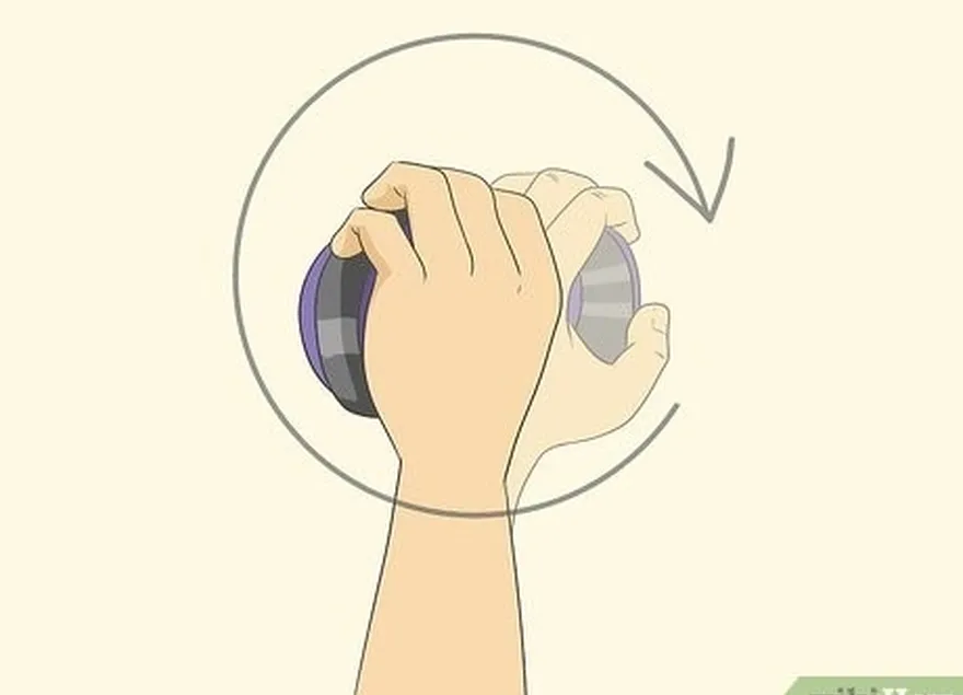 шаг 3 вращайте powerball в запястье, чтобы укрепить мышцы кисти.