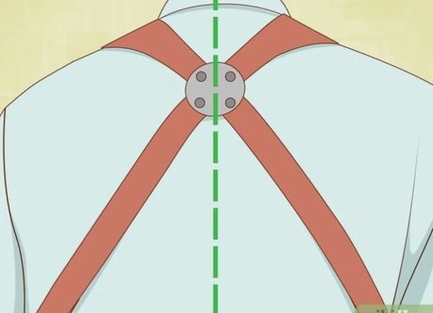 шаг 2убедитесь, что лямки перекрещиваются высоко посередине плеч.
